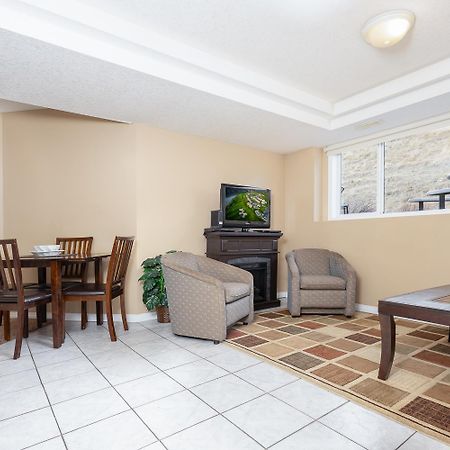 Paradise Canyon Golf Resort - Luxury Condo M409 Lethbridge Exteriör bild